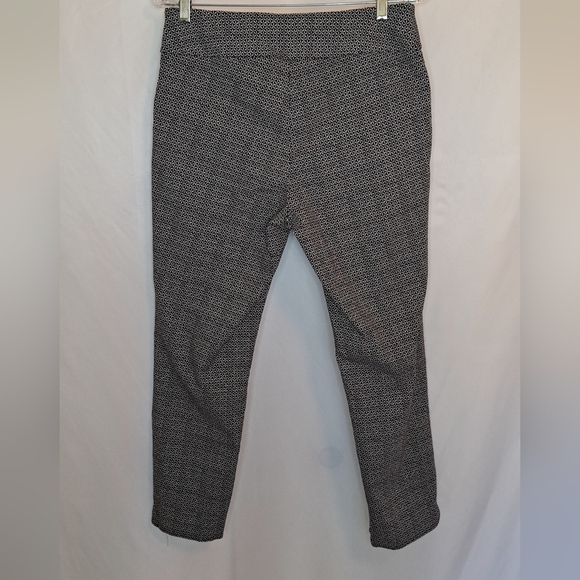 Van Heusen Black and White Patterned Capris Women's 10 #212 - Picture 2 of 7